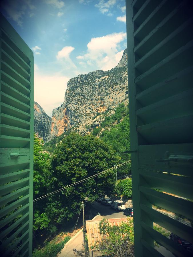 Auberge De Calendal Hotel Aiglun  Bagian luar foto